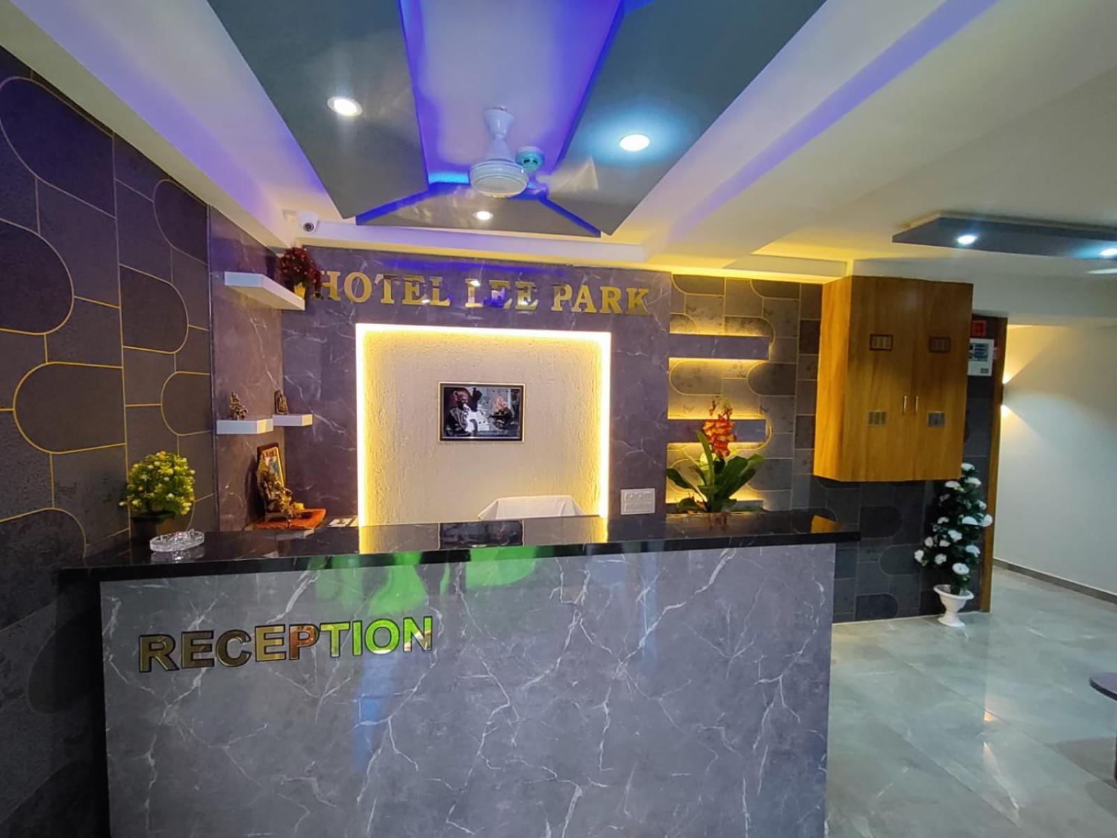 Hotel Lee Park Ахмедабад Экстерьер фото